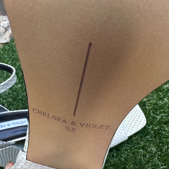 CHELSEA & VIOLET High Heels - Picture 9 of 9